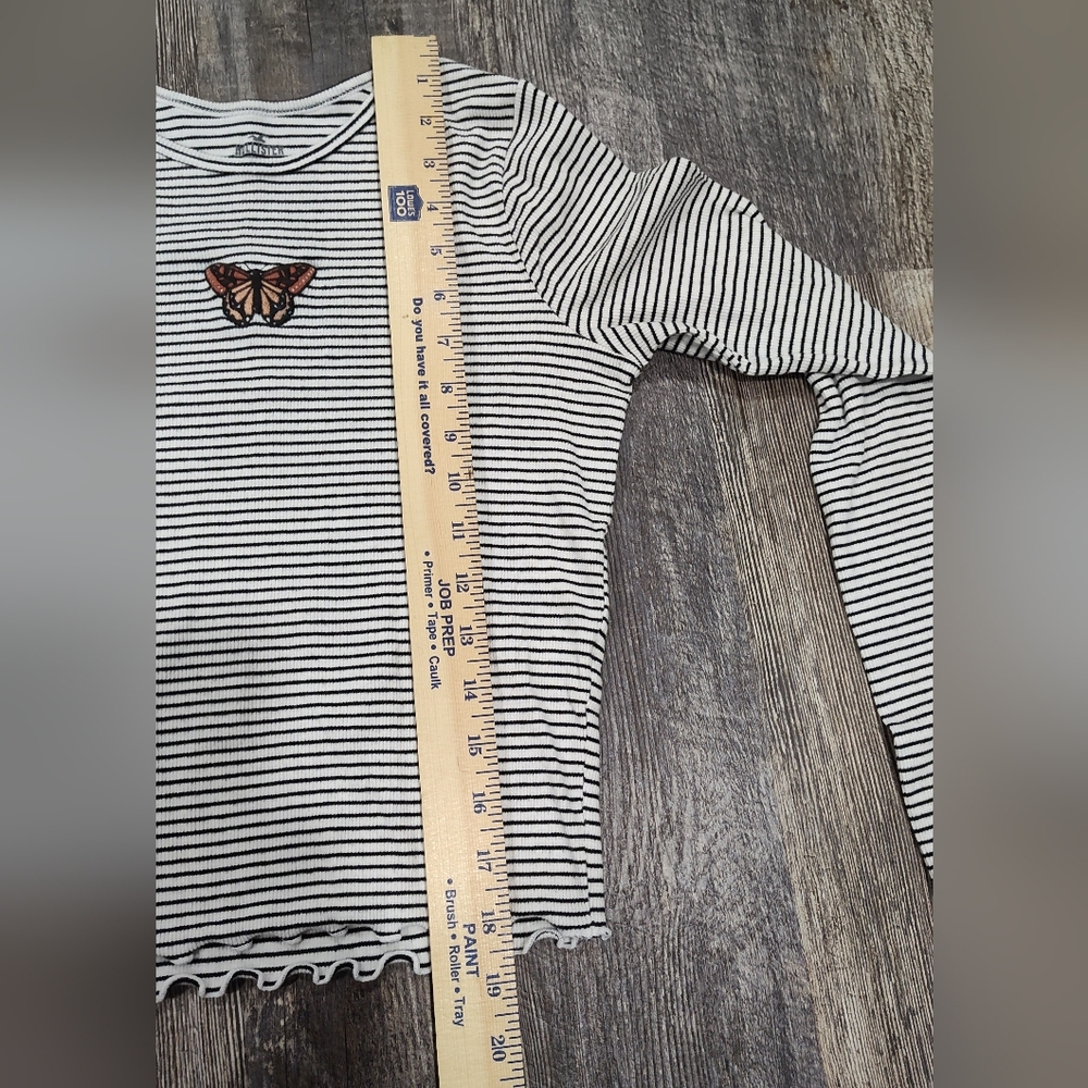 Hollister black and white striped crop top with a butterfly, women's size medium - Picture 5 of 5